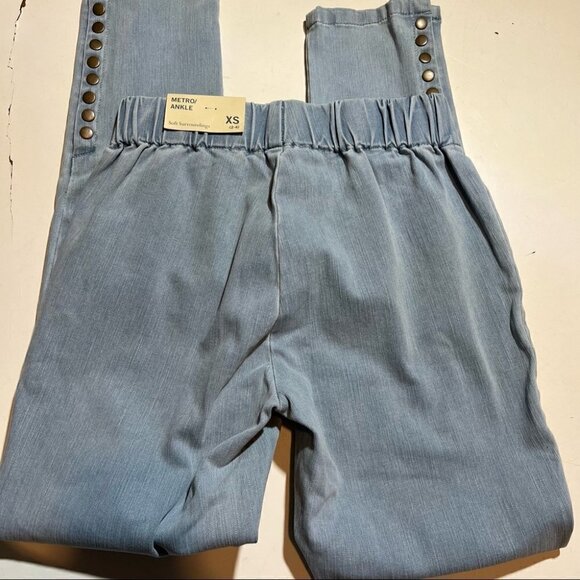Soft Surroundings Metro Pale Denim Legging Pants XS Pull On Ankle Snaps 2AW44. - Picture 3 of 7